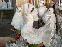 Скульптура голубей